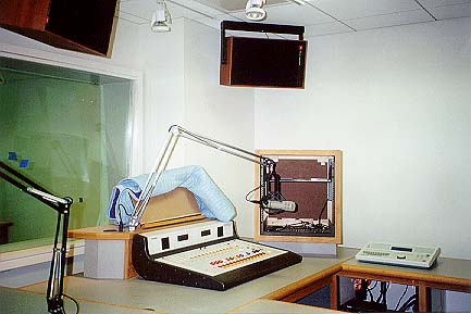 WPLR-news-door.jpg (33390 bytes)