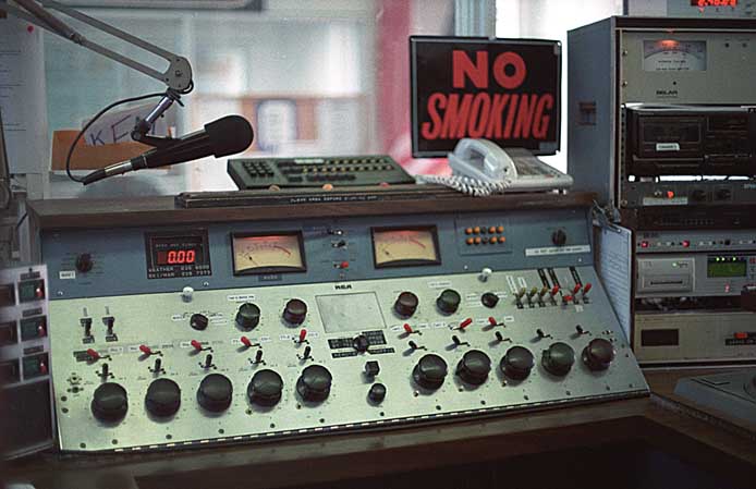 WVOX_Old_Studio.jpg (50408 bytes)