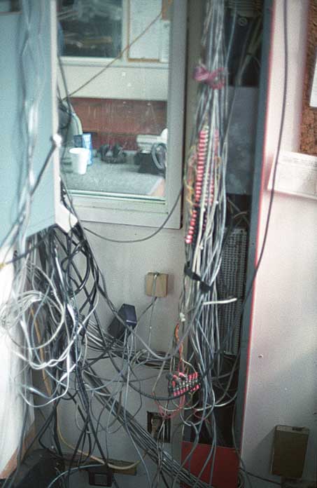 WVOX_Old_Studio_wiring.jpg (46548 bytes)